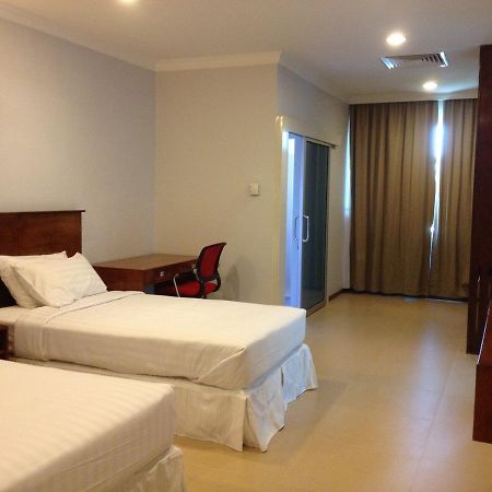 Borneo Cove Hotel Sandakan Bagian luar foto