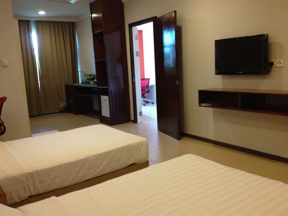 Borneo Cove Hotel Sandakan Bagian luar foto