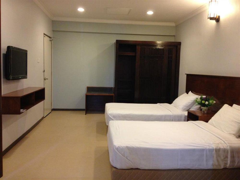Borneo Cove Hotel Sandakan Bagian luar foto