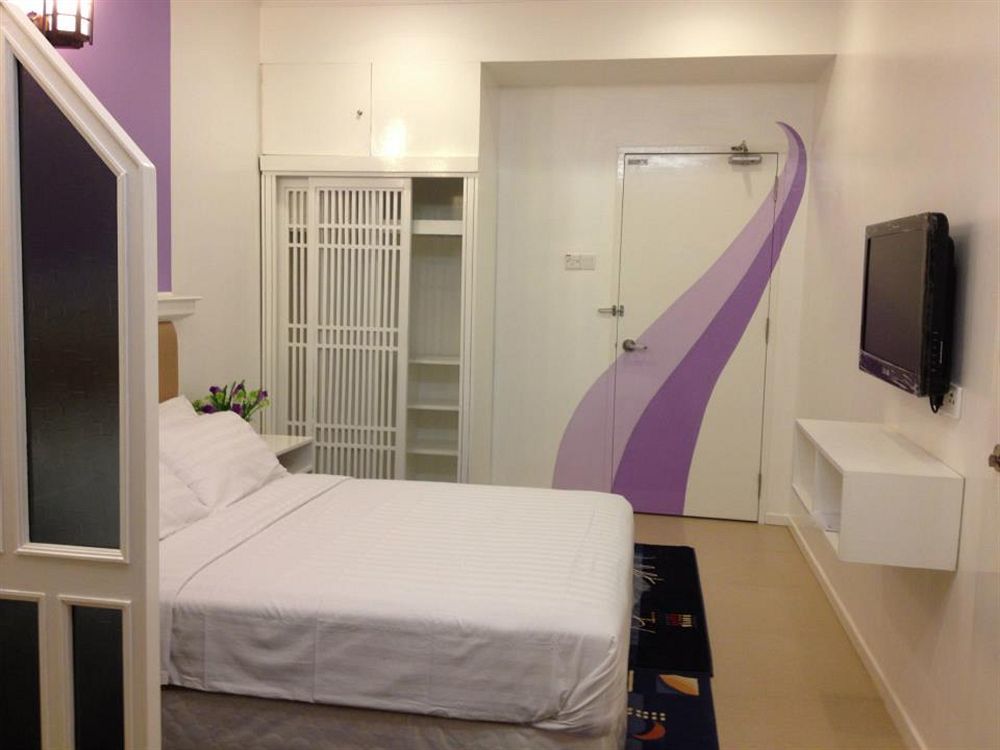 Borneo Cove Hotel Sandakan Bagian luar foto