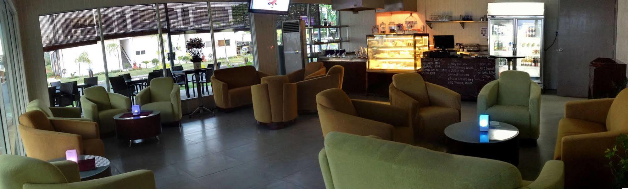 Borneo Cove Hotel Sandakan Bagian luar foto