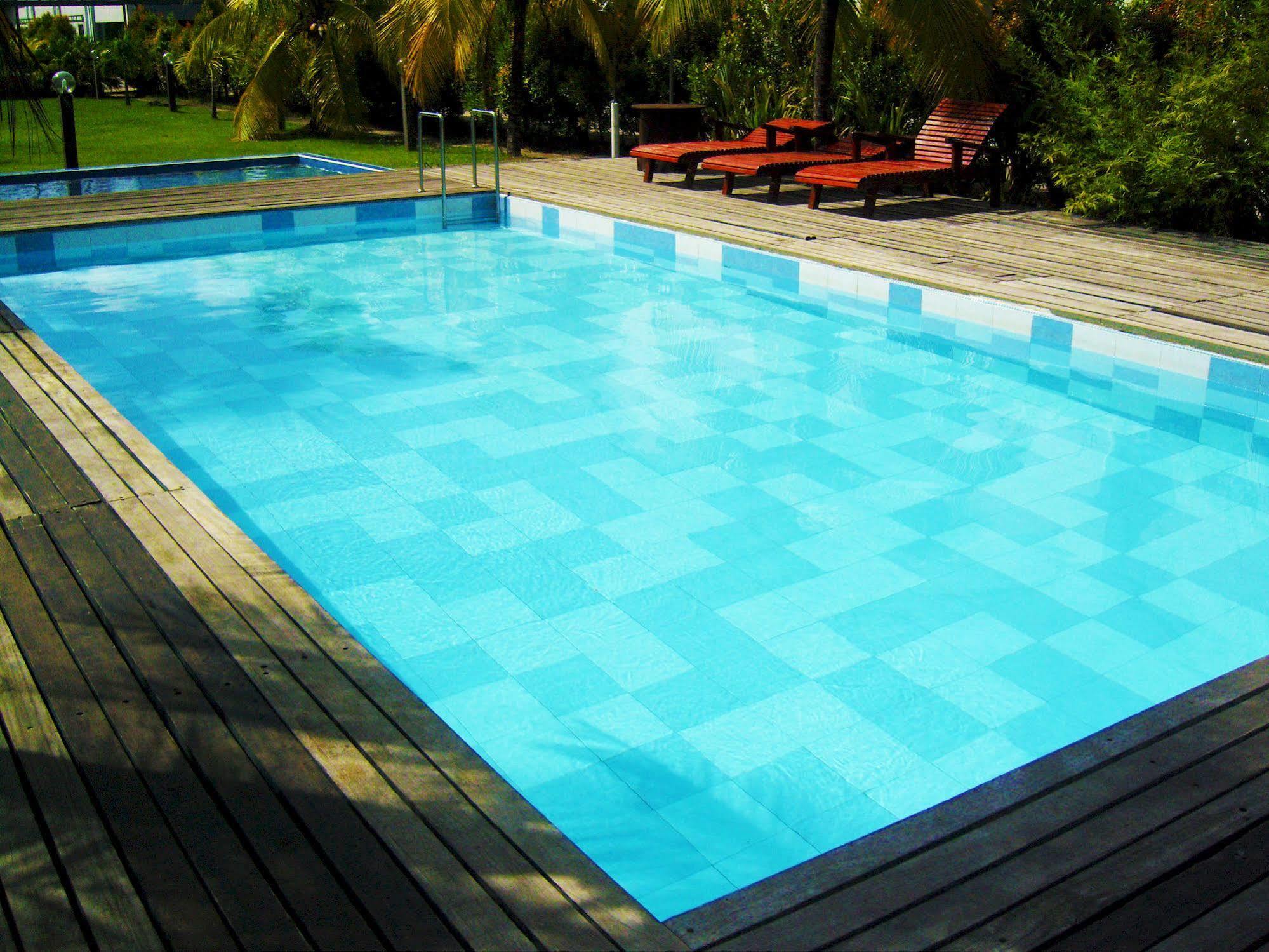 Borneo Cove Hotel Sandakan Bagian luar foto