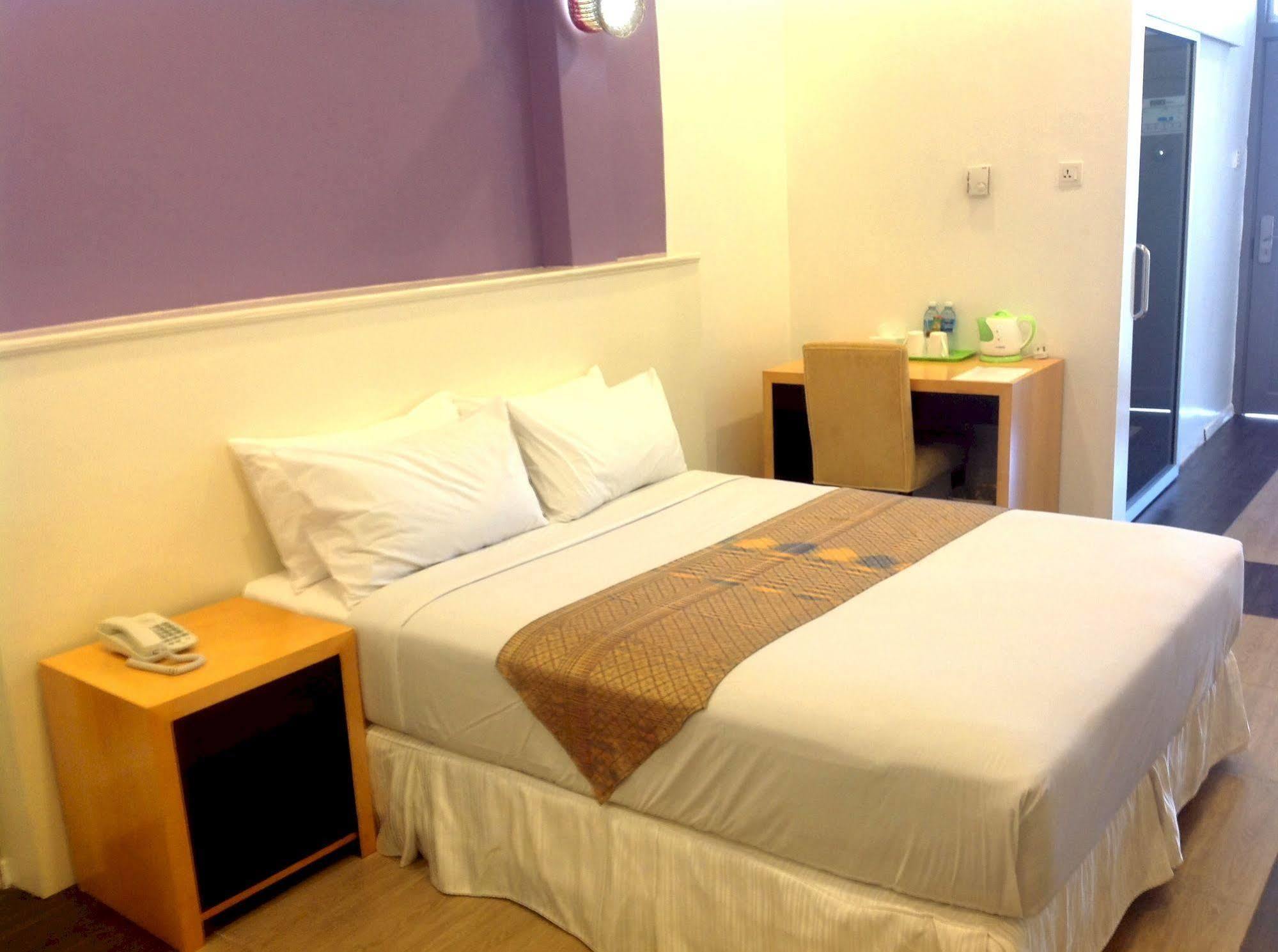 Borneo Cove Hotel Sandakan Bagian luar foto