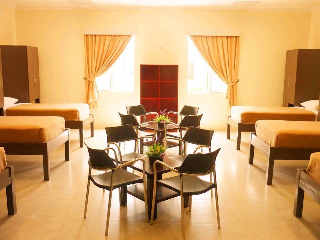 Borneo Cove Hotel Sandakan Bagian luar foto